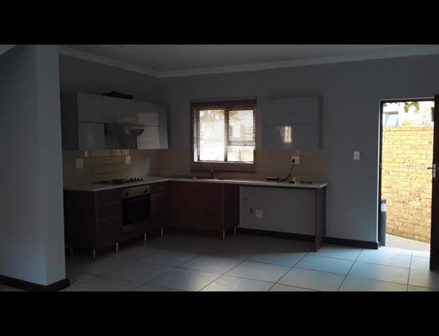 2 BEDROOM PROPERTY TO RENT IN ROOIHUISKRAAL NORTH